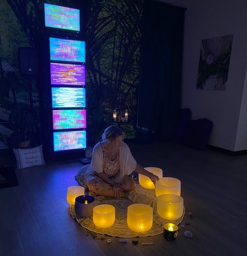 Book a custom overnight retreat in St. Augustine. Enjoy breathwork, sound healing, yoga & rest inside the EESystem chamber at EneRay. Groups welcome.